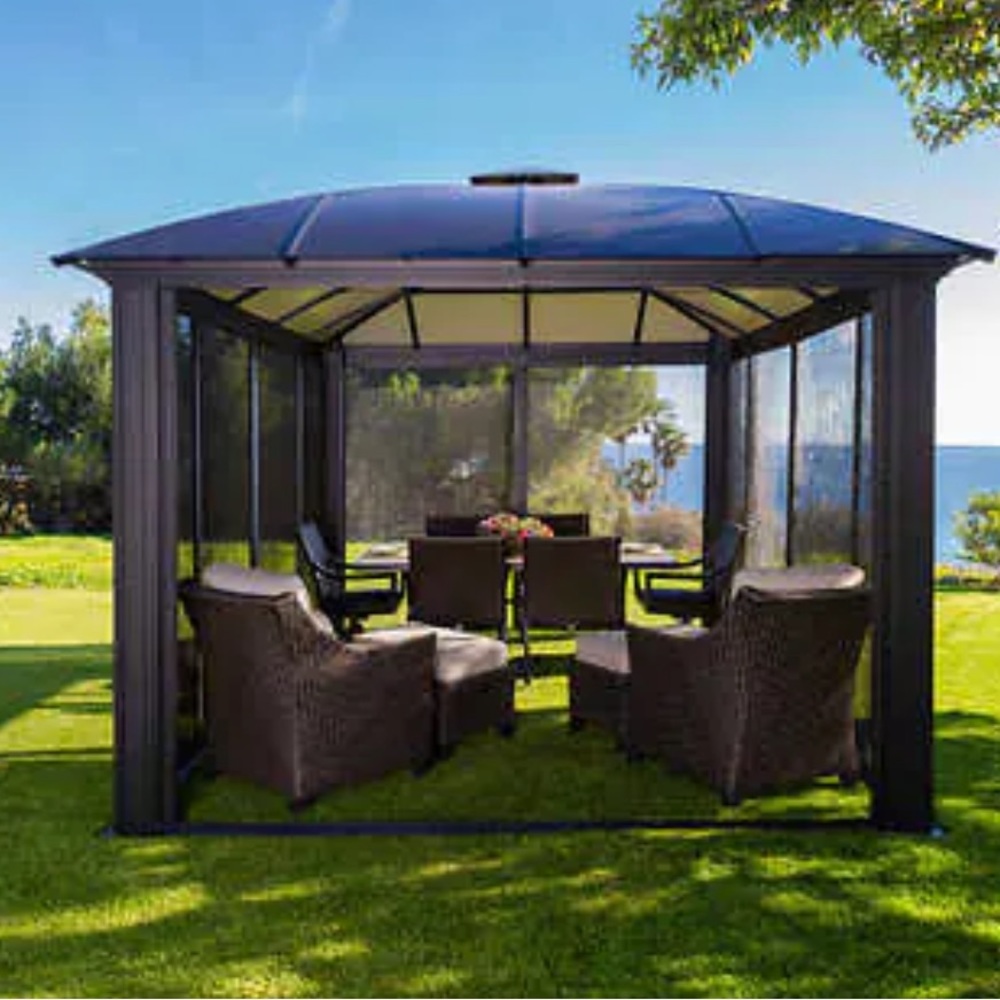 Meet your Posher, Derrick